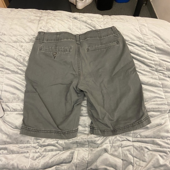 Grey khaki shorts - Picture 2 of 4